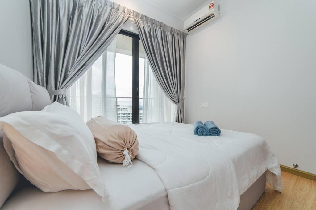 BayLaurel CozyCorner 3BR8Pax Seaview Poolview