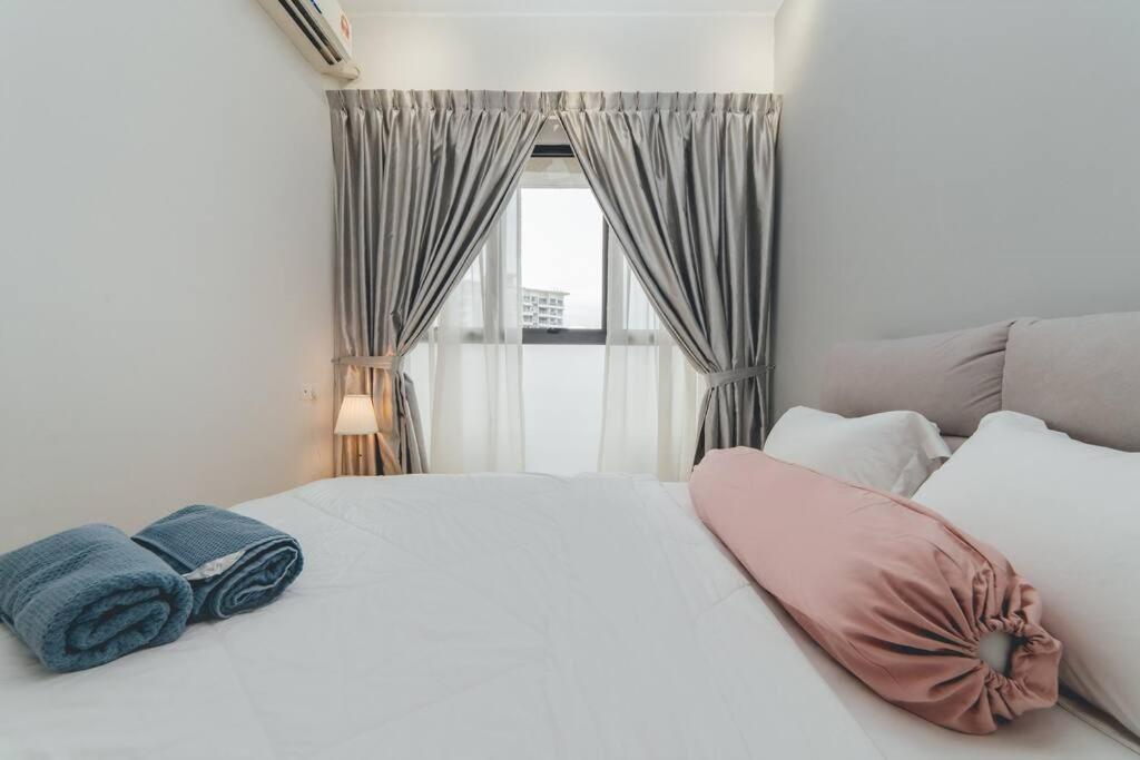 BayLaurel CozyCorner 3BR8Pax Seaview Poolview