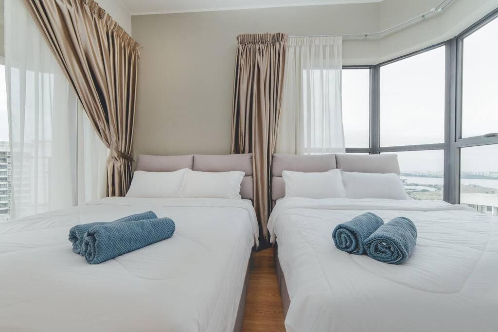 BayLaurel CozyCorner 3BR8Pax Seaview Poolview