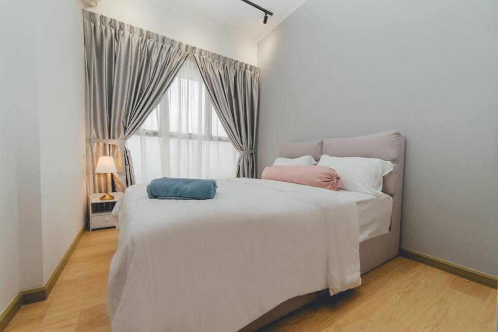 BayLaurel CozyCorner 3BR8Pax Seaview Poolview
