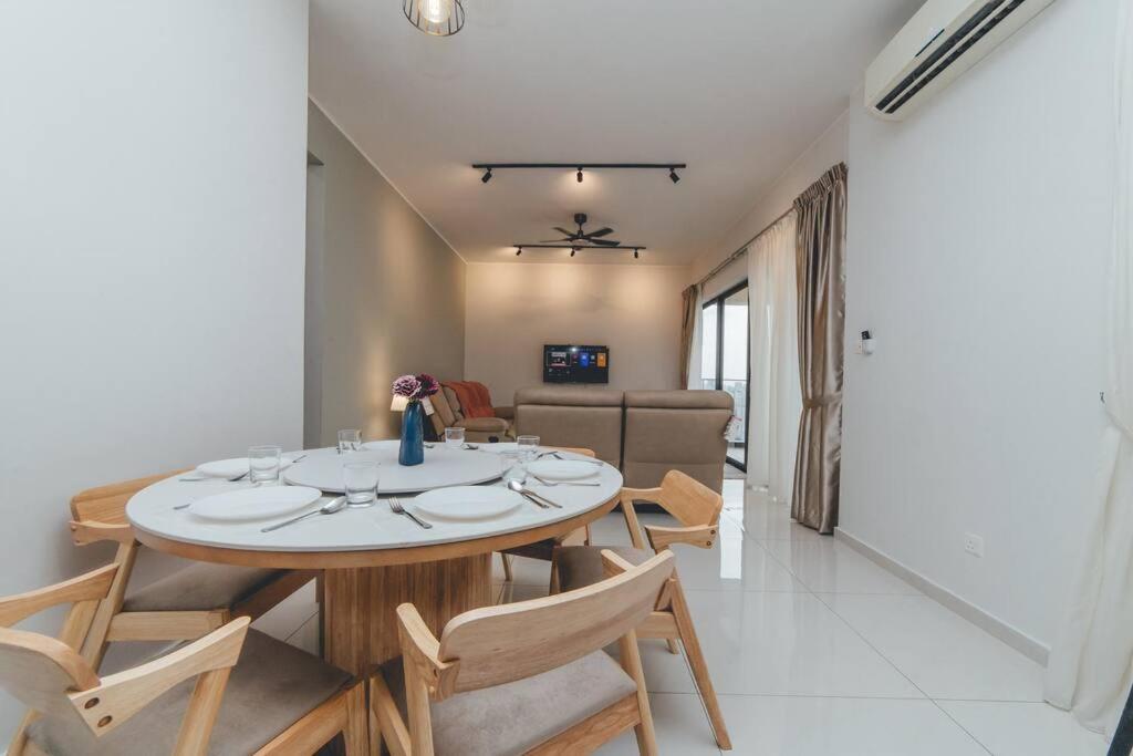 BayLaurel CozyCorner 3BR8Pax Seaview Poolview