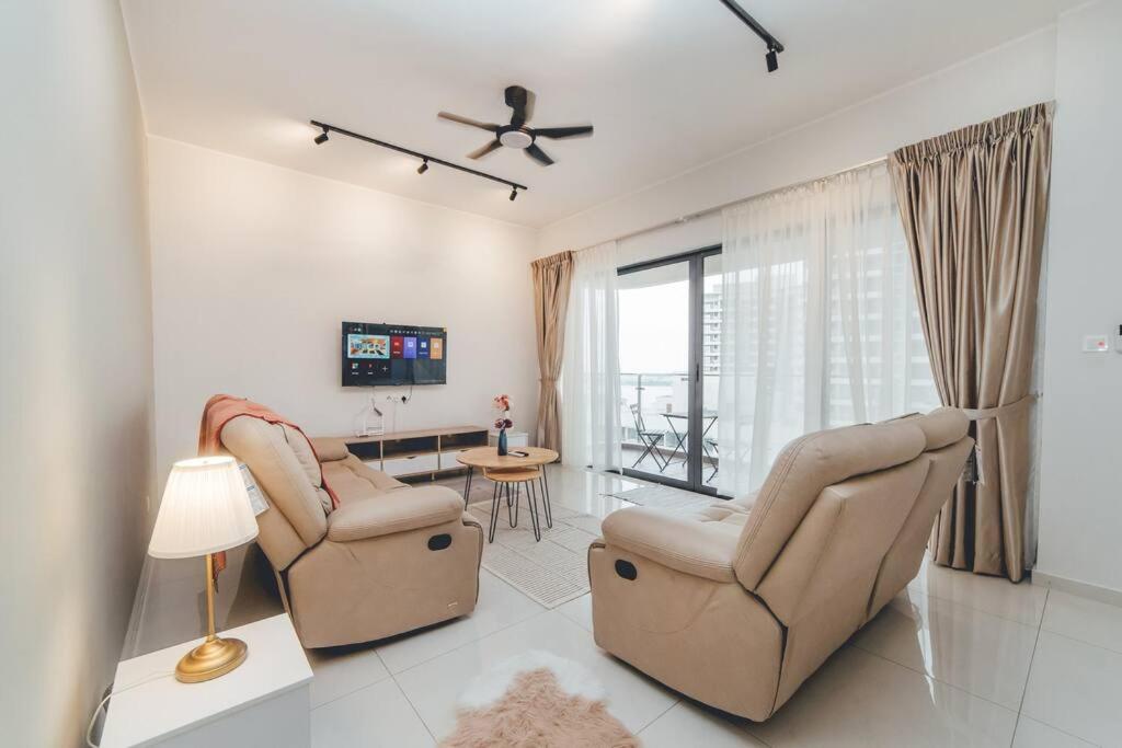 BayLaurel CozyCorner 3BR8Pax Seaview Poolview