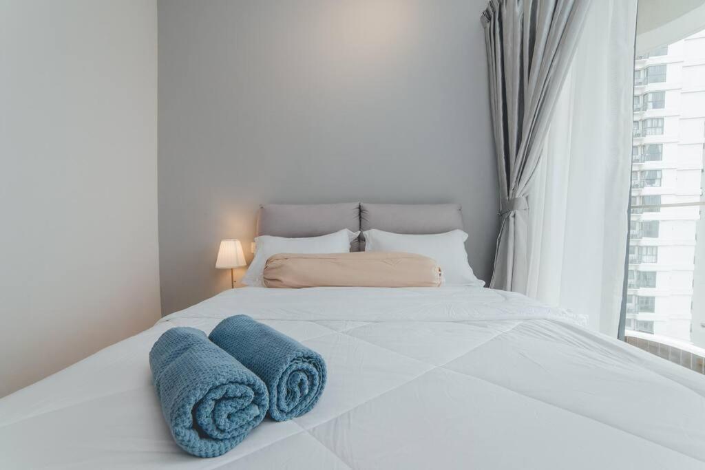 BayLaurel CozyCorner 3BR8Pax Seaview Poolview