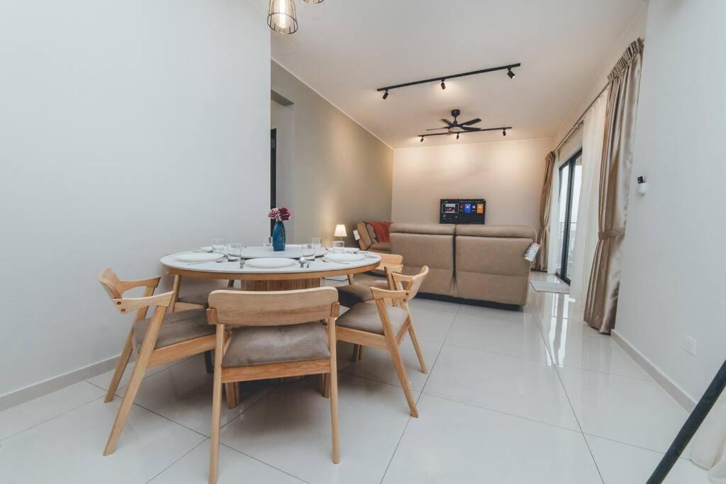 BayLaurel CozyCorner 3BR8Pax Seaview Poolview