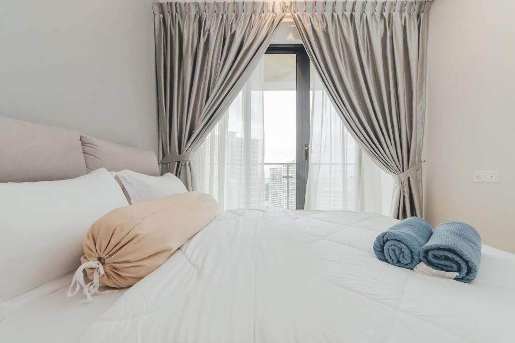 BayLaurel CozyCorner 3BR8Pax Seaview Poolview