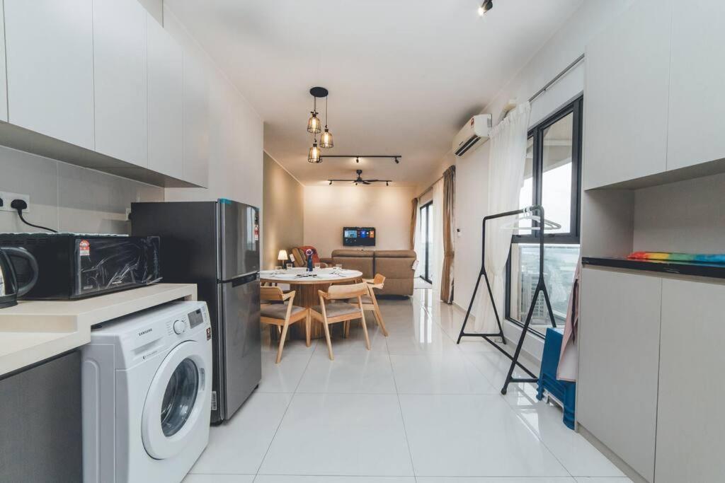 BayLaurel CozyCorner 3BR8Pax Seaview Poolview