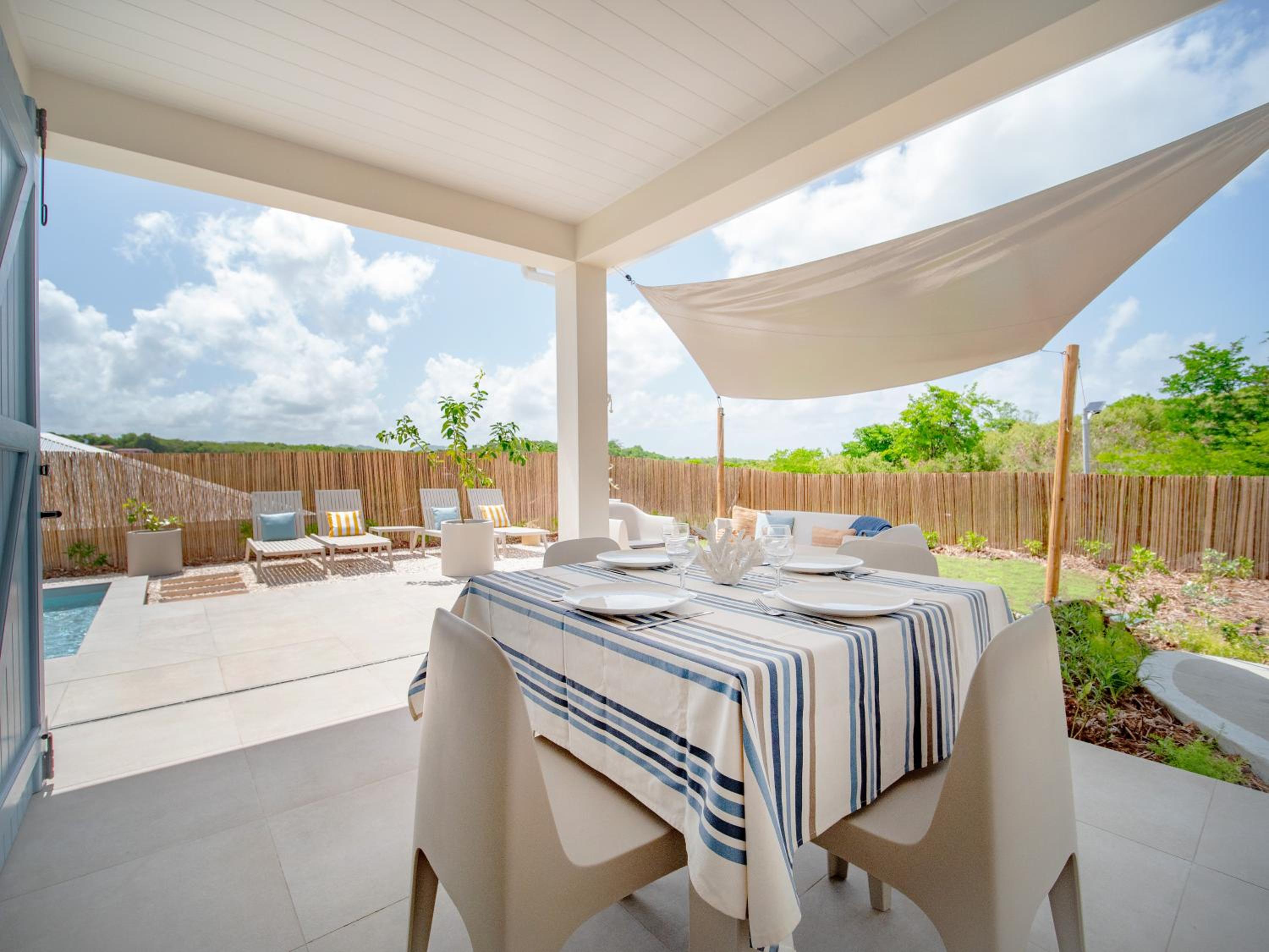 SeaRock & SeaShell Villas - Piscine privée et jardin tropical view 3