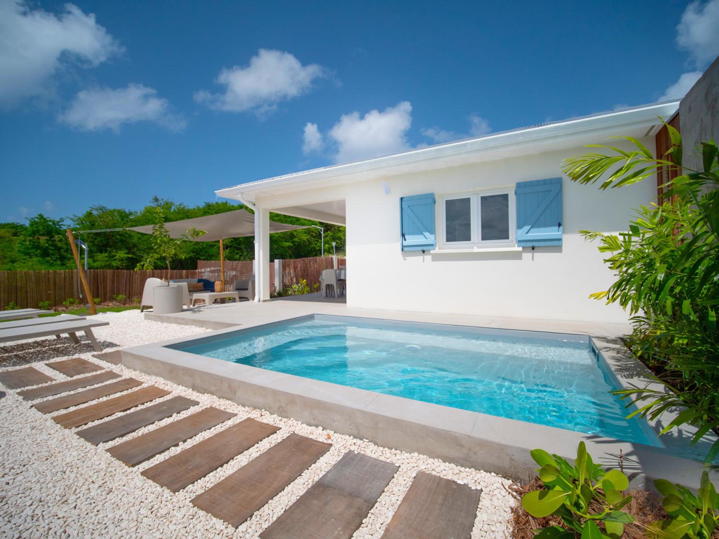 SeaRock & SeaShell Villas - Piscine privée et jardin tropical view 2
