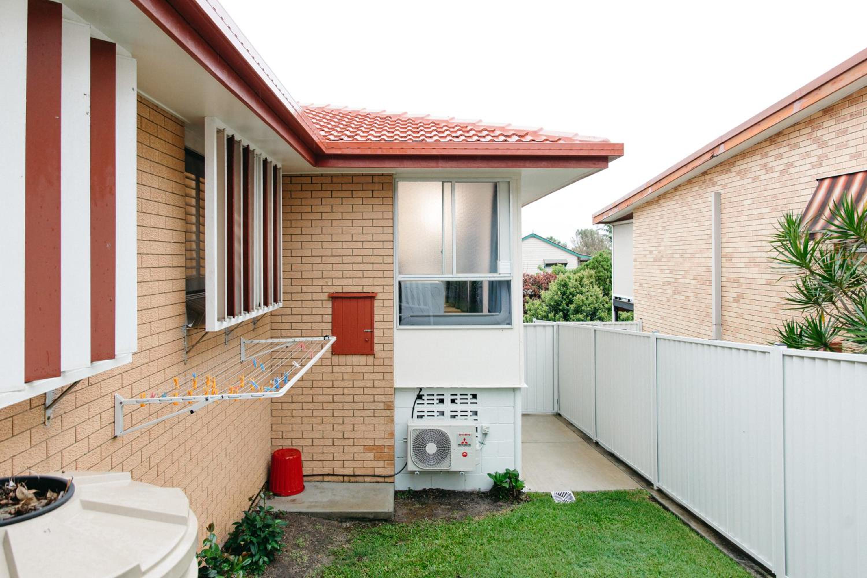Moffat Beach Coastal Contemporary Unit A