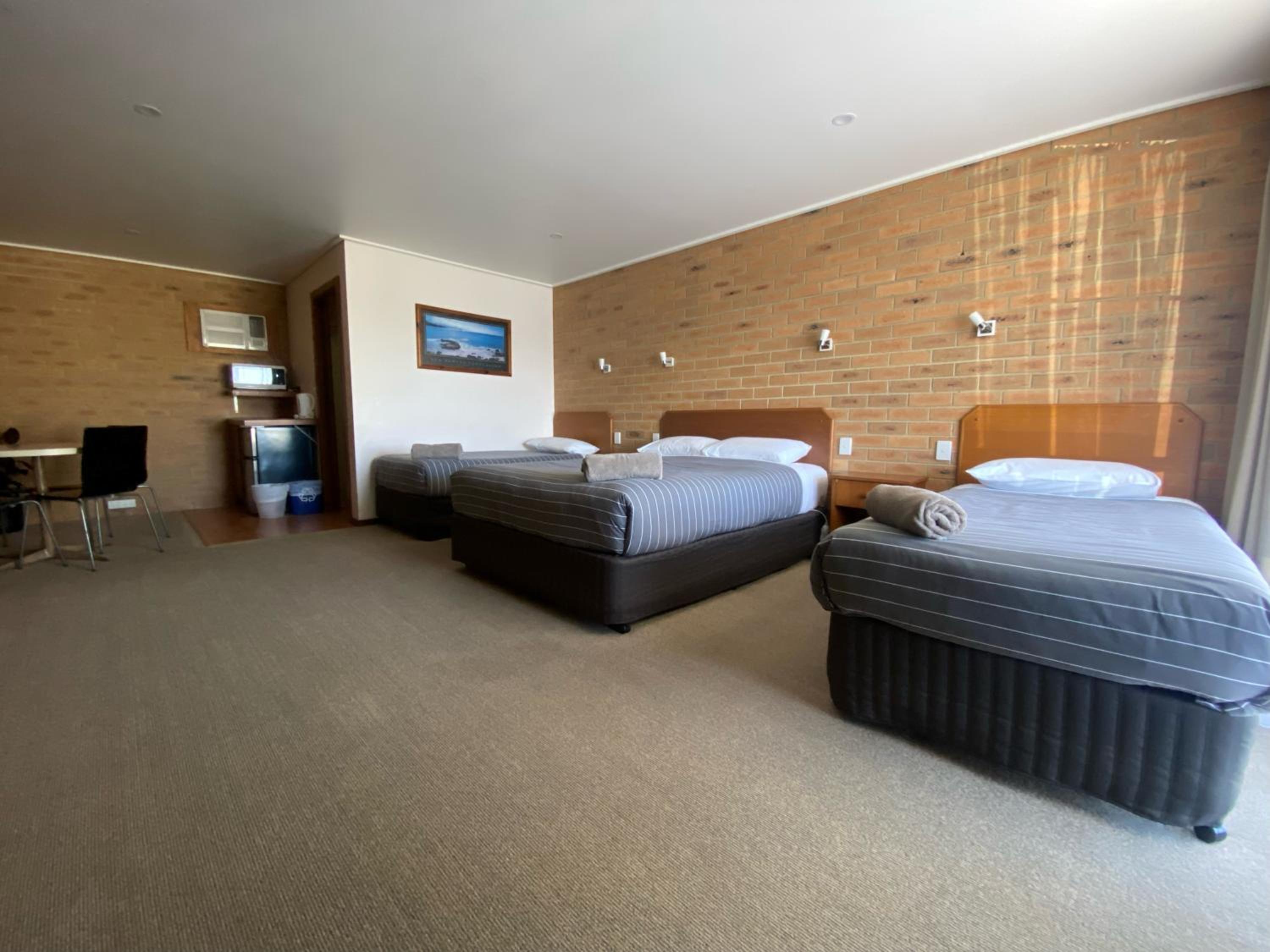 Quays Motel San Remo