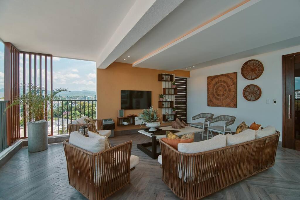 Luxurious Retreat in the Heart of the City with Picuzzi & Gym view 2