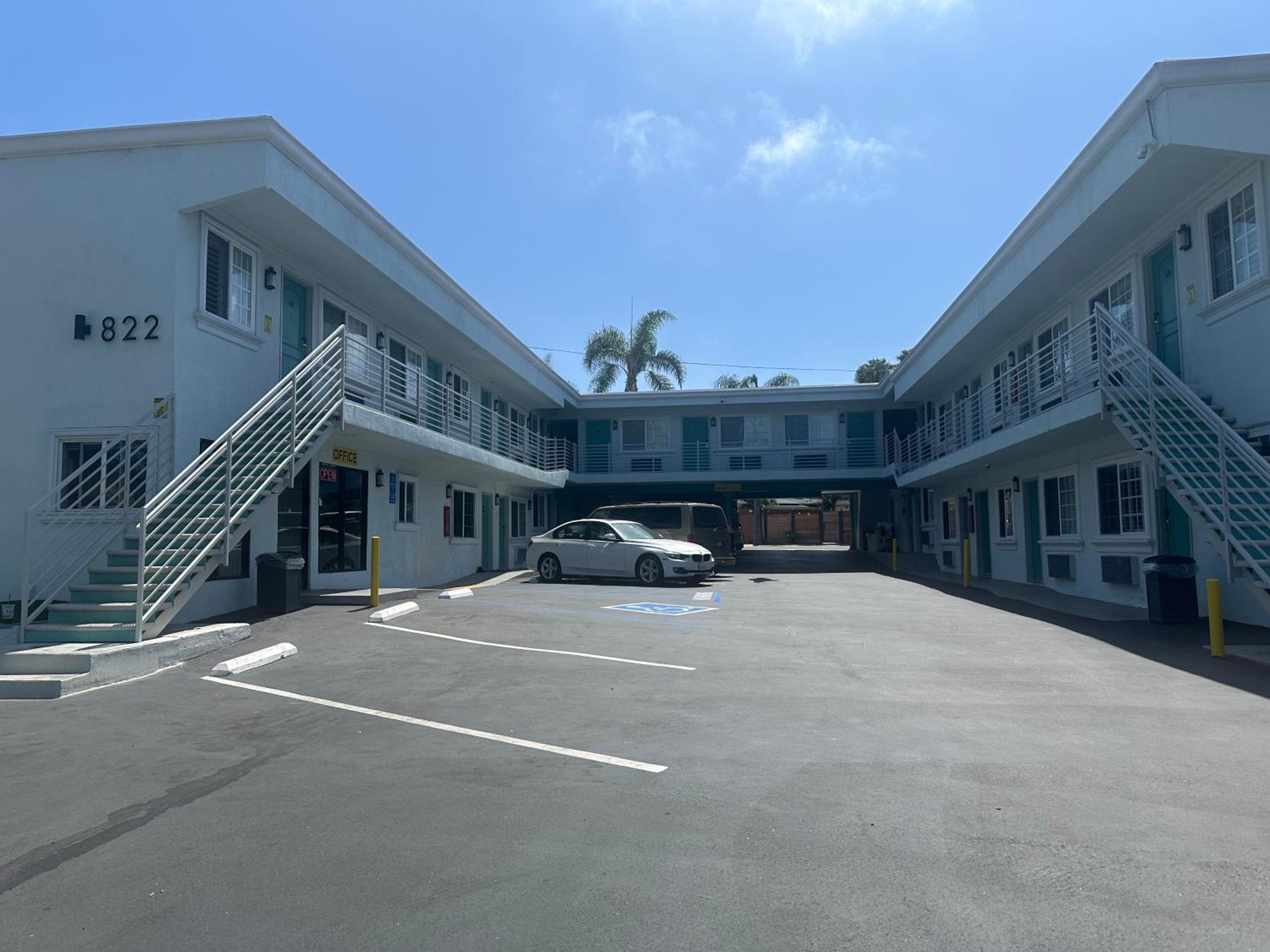 Super 8 by Wyndham Oceanside Downtown - Property Image 39