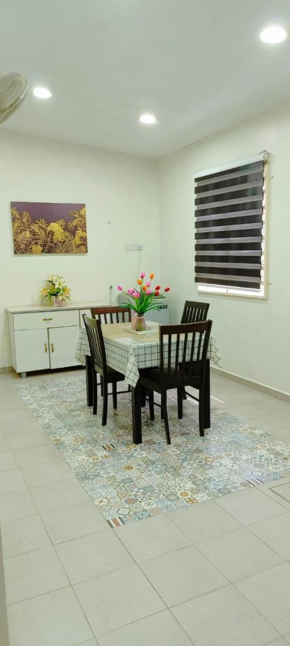 Ninizam Kemaman Cukai Homestay