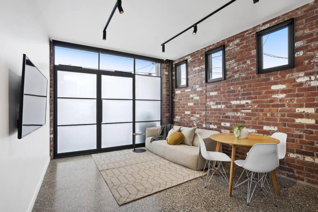 The Pix Studio Modern Industrial Stay