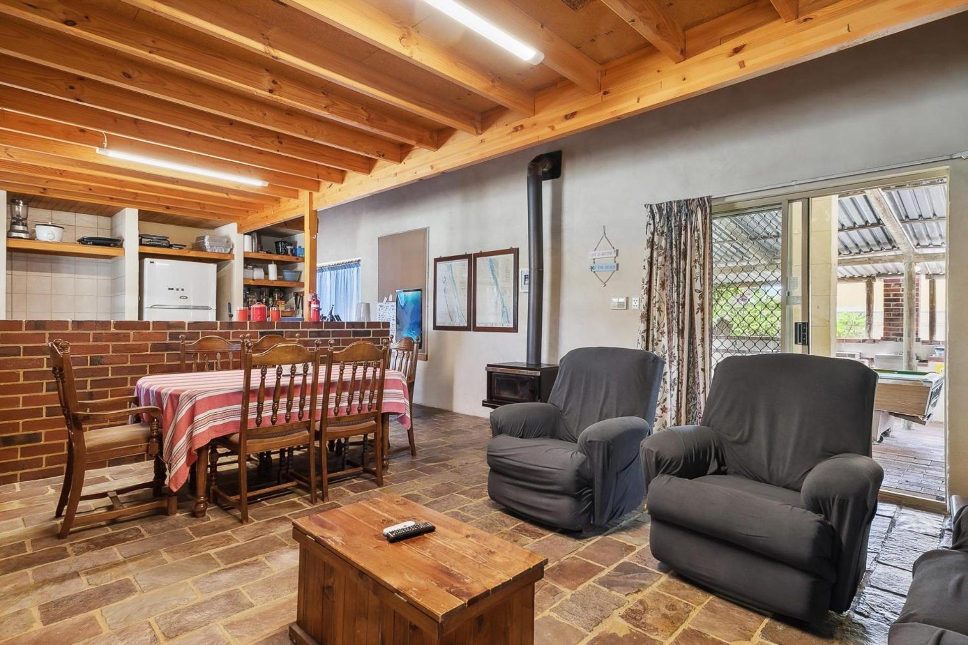 Rustic Charm, by the beach