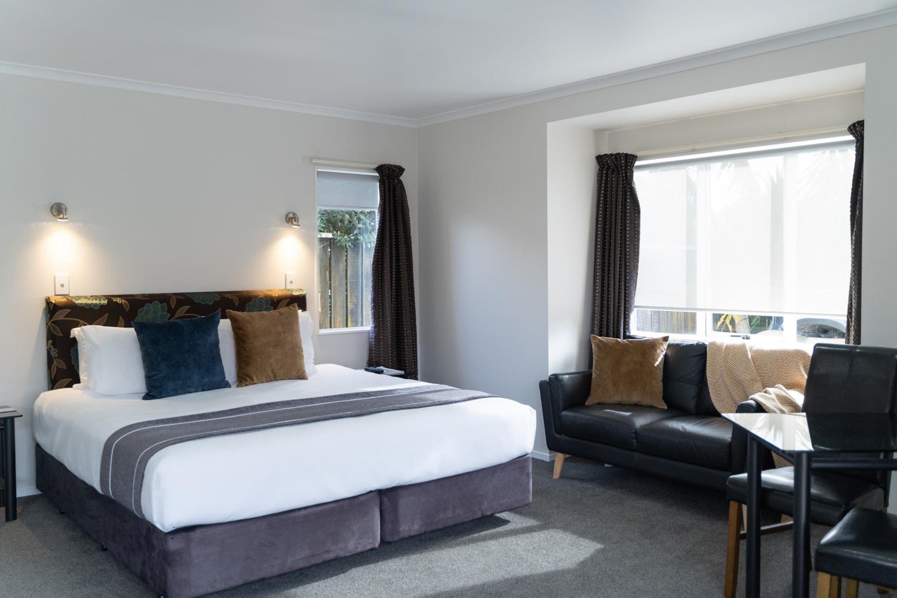 Pacific Coast Motor Lodge