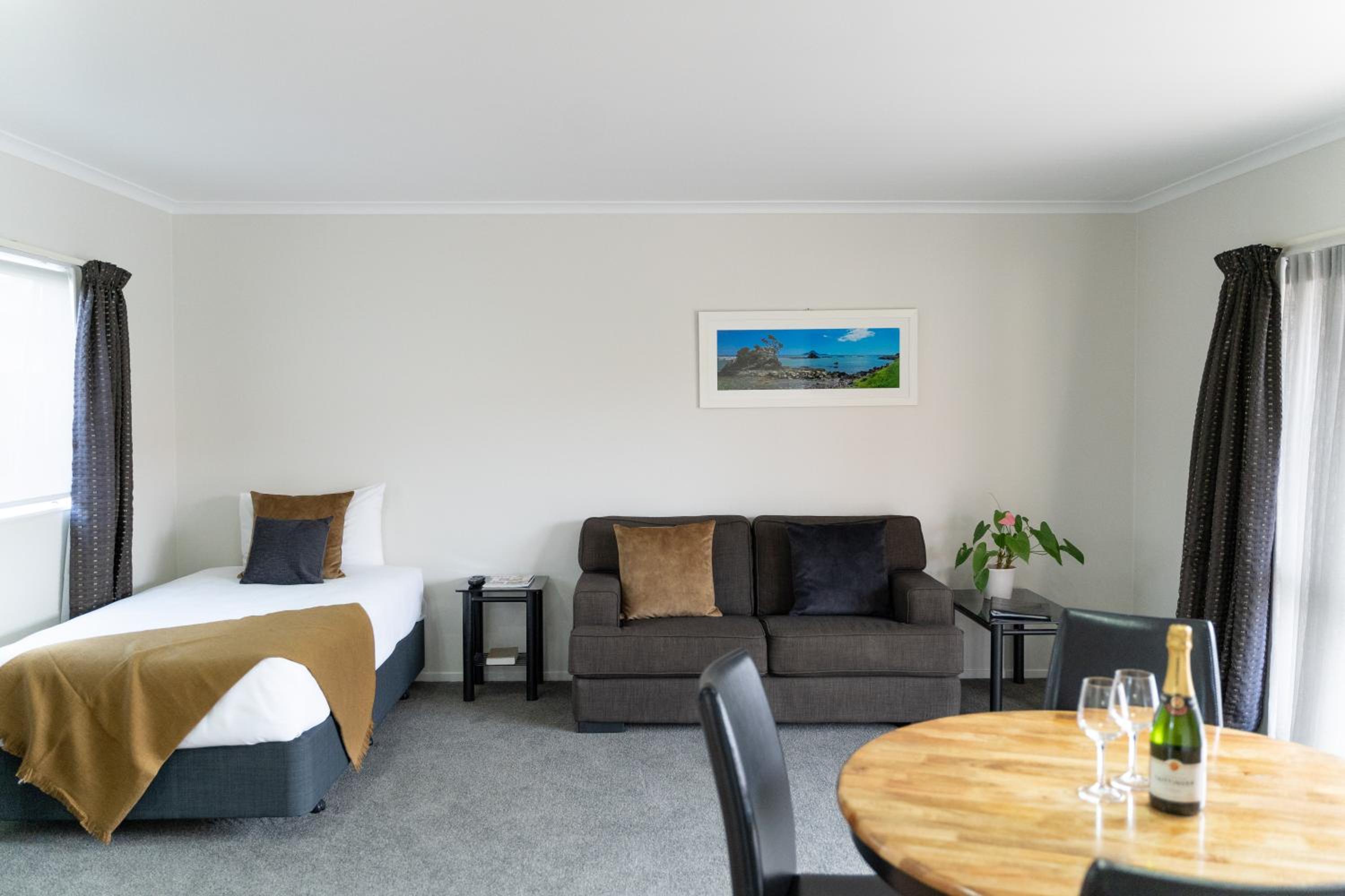 Pacific Coast Motor Lodge