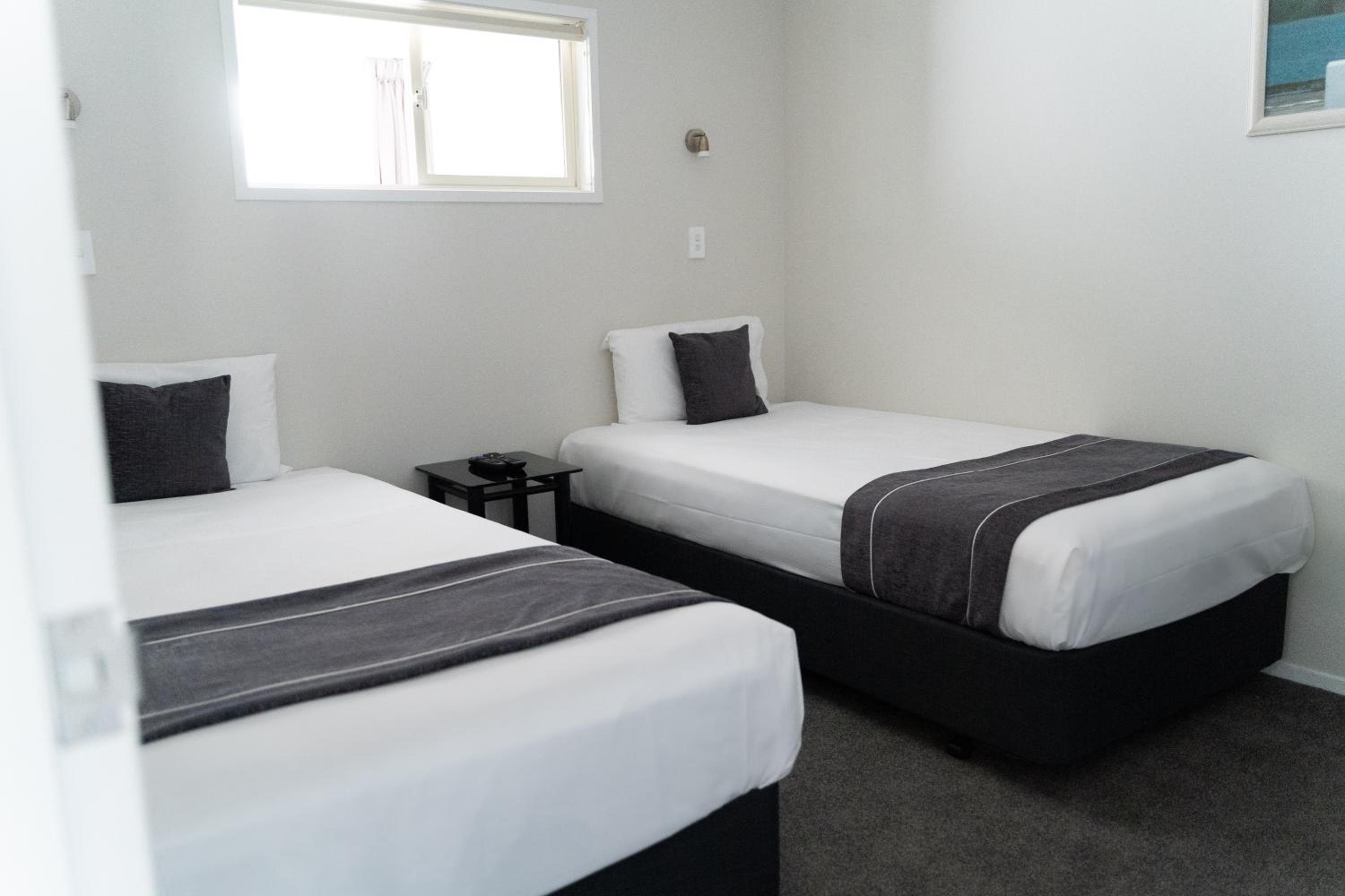 Pacific Coast Motor Lodge
