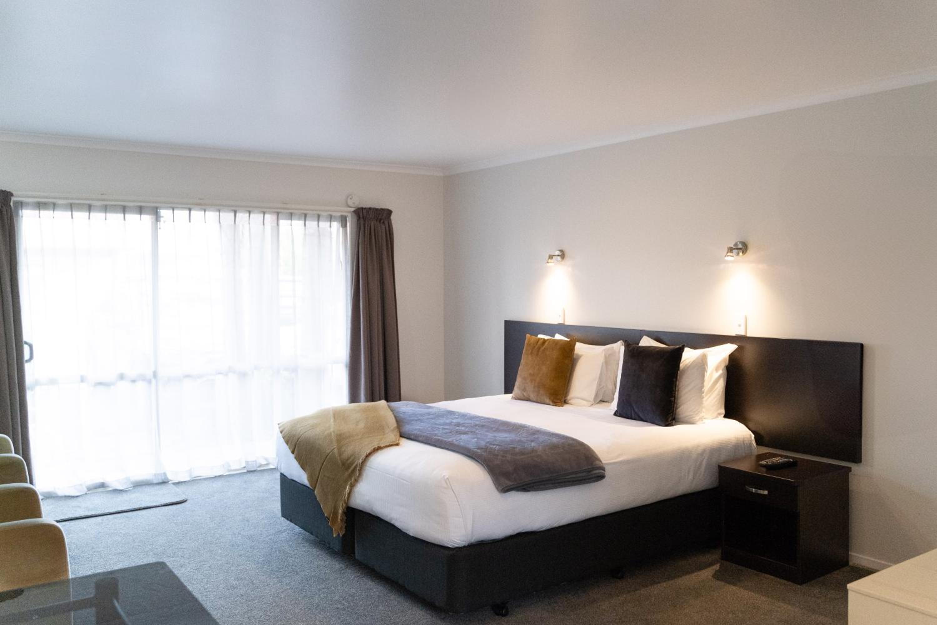 Pacific Coast Motor Lodge