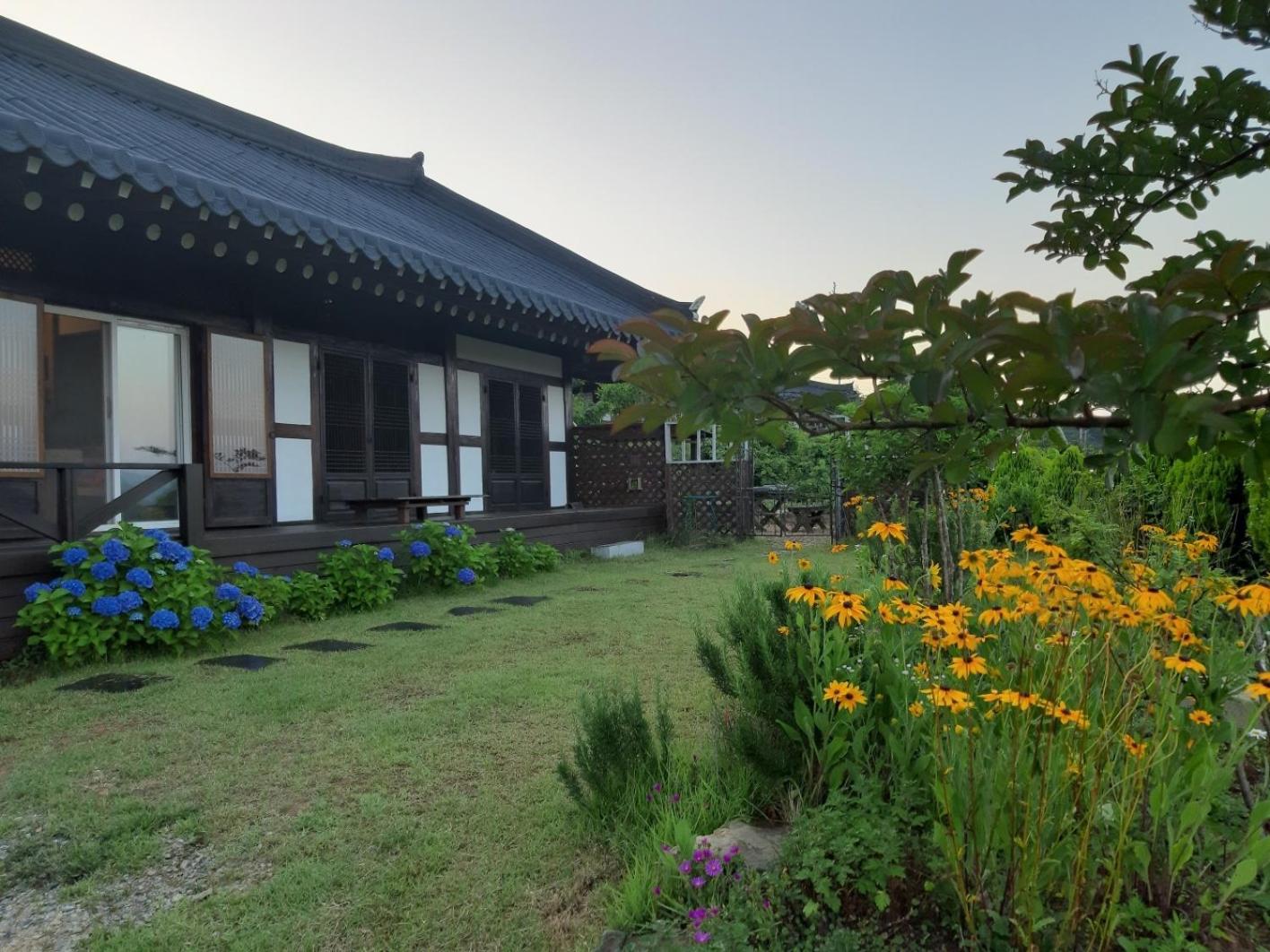 Seounjeong Hanok Pension view 2