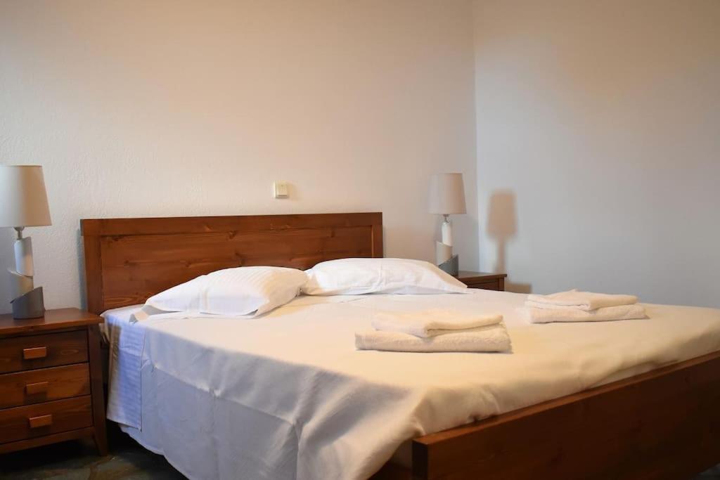 Parian Seascape photo 4