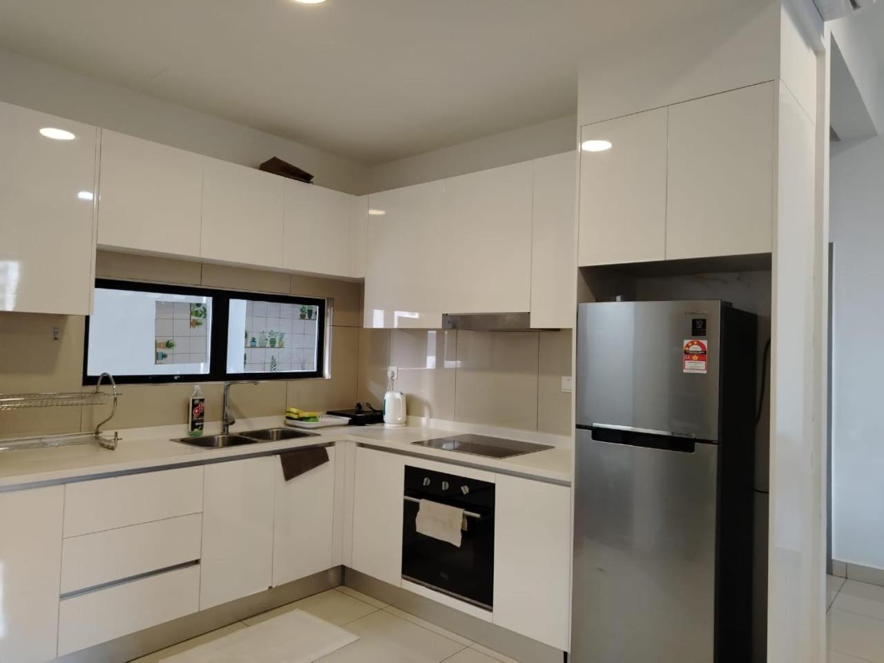Astoria,4r3b,4kmtoklcc,1505sf,bigbalcony,newcondo,bathtub,nicefacilities