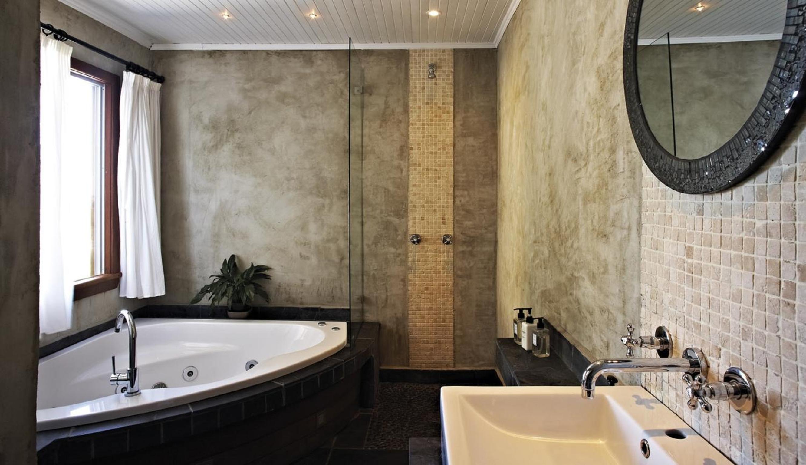 African Violet Guest Suites