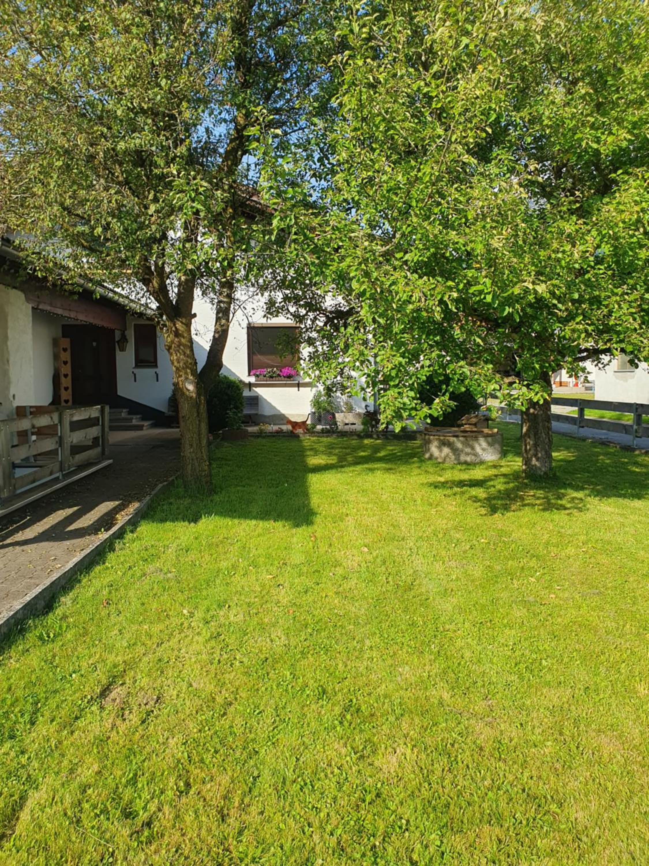 LECHUFER, 80m2, Haushälfte mit privatem Eingang, Kaminofen, Terrasse, Garten