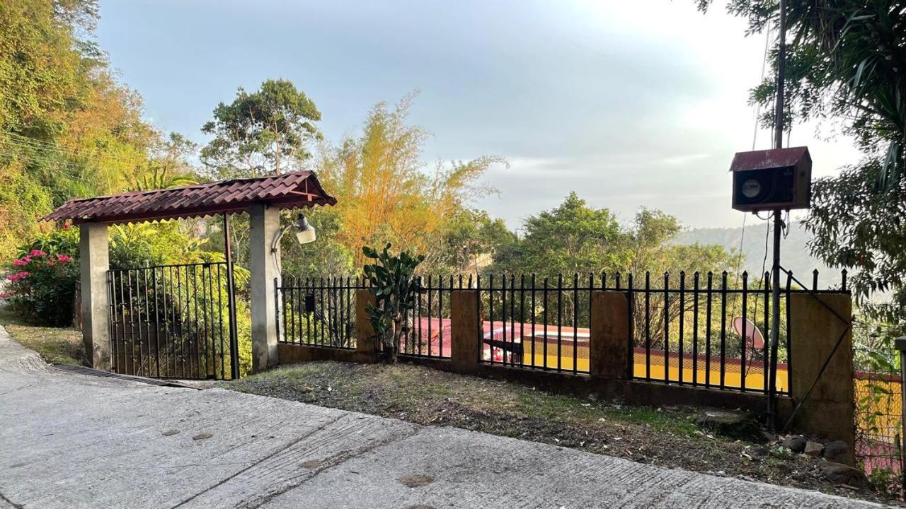 Colon Escape House