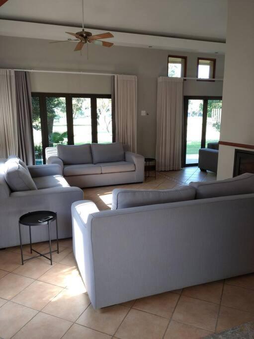 Cozy Pecanwood Estate Villa view 5