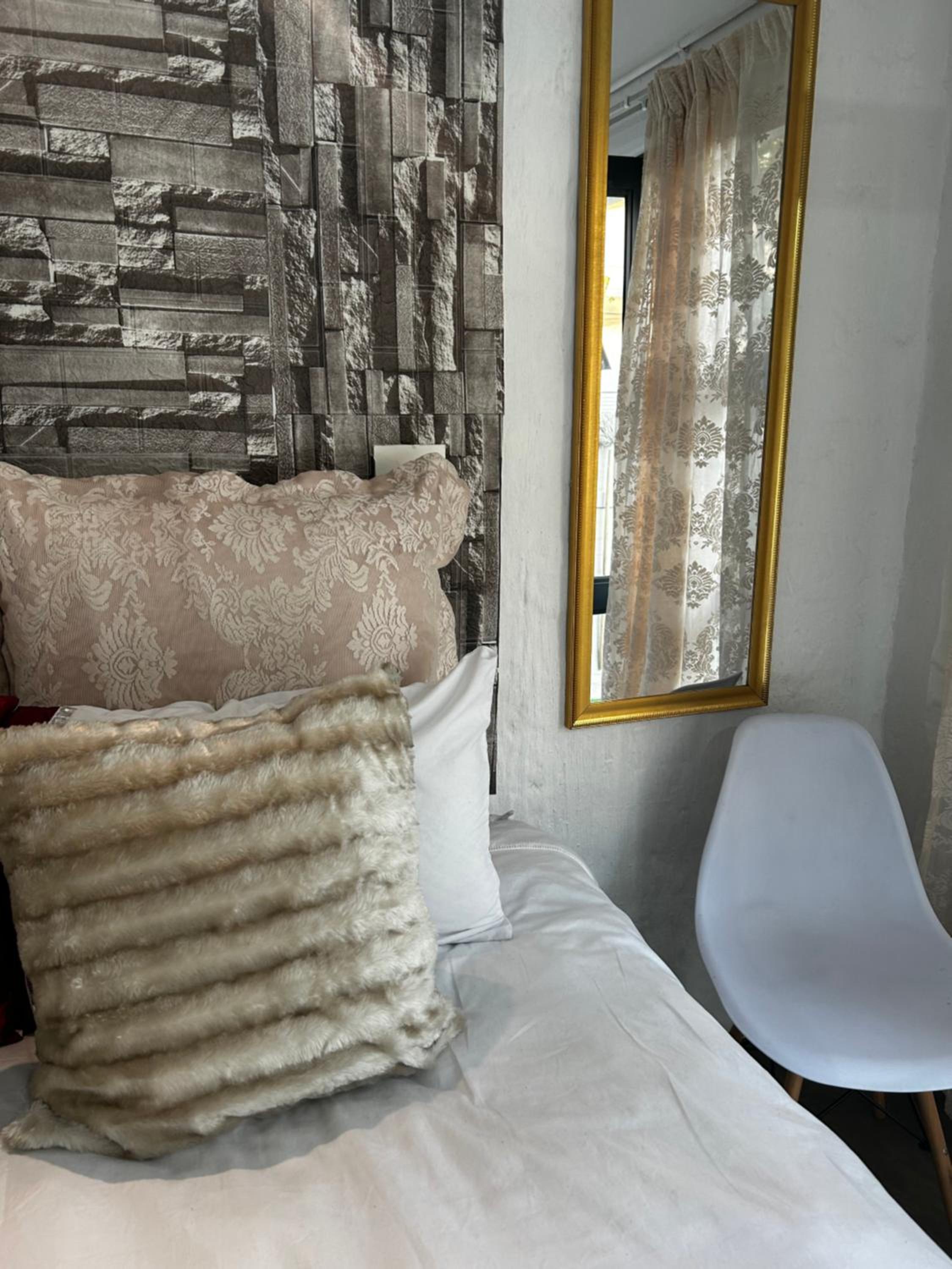 Craftsmanship Sweethearts bnb