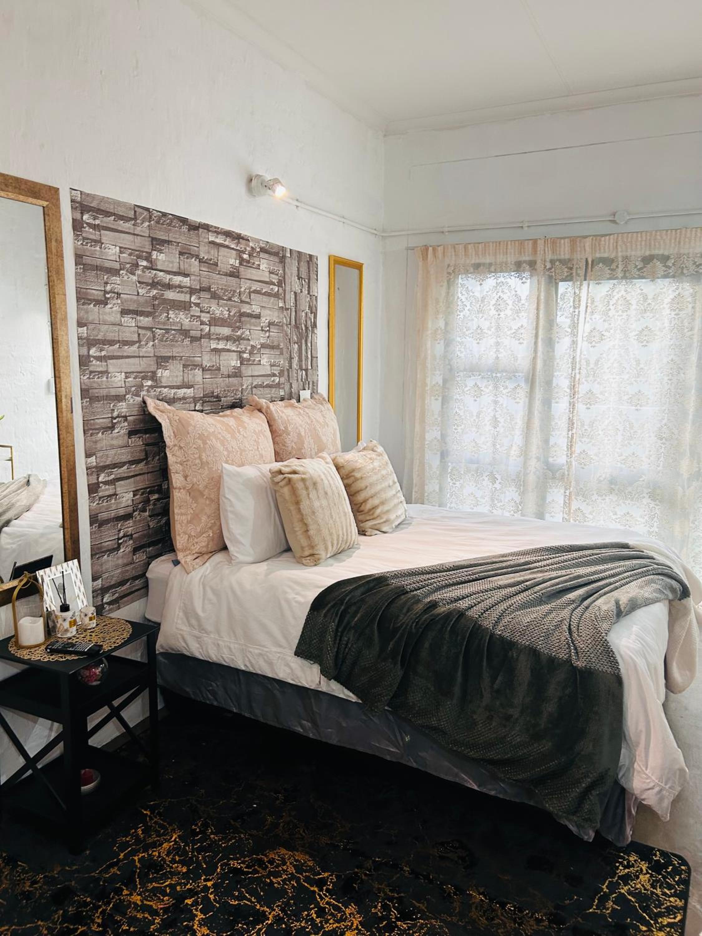 Craftsmanship Sweethearts bnb