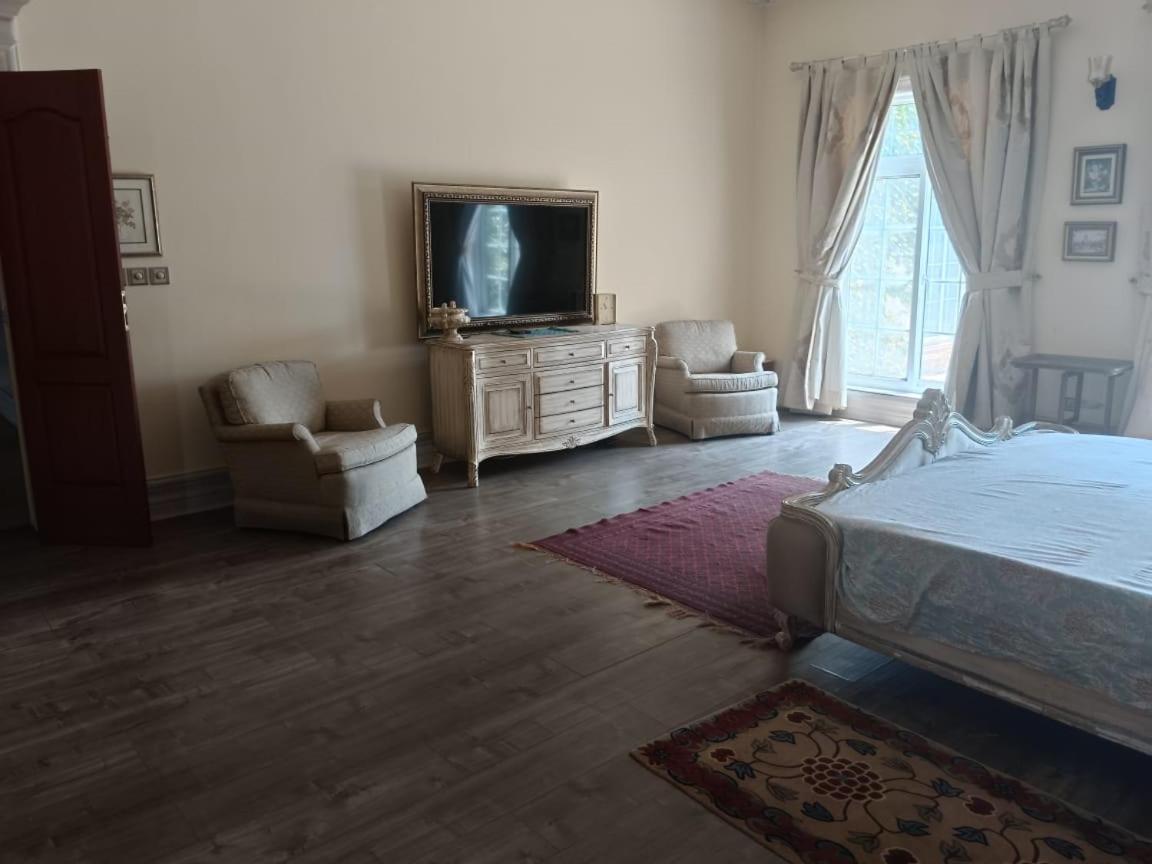 Italian Manor view 4