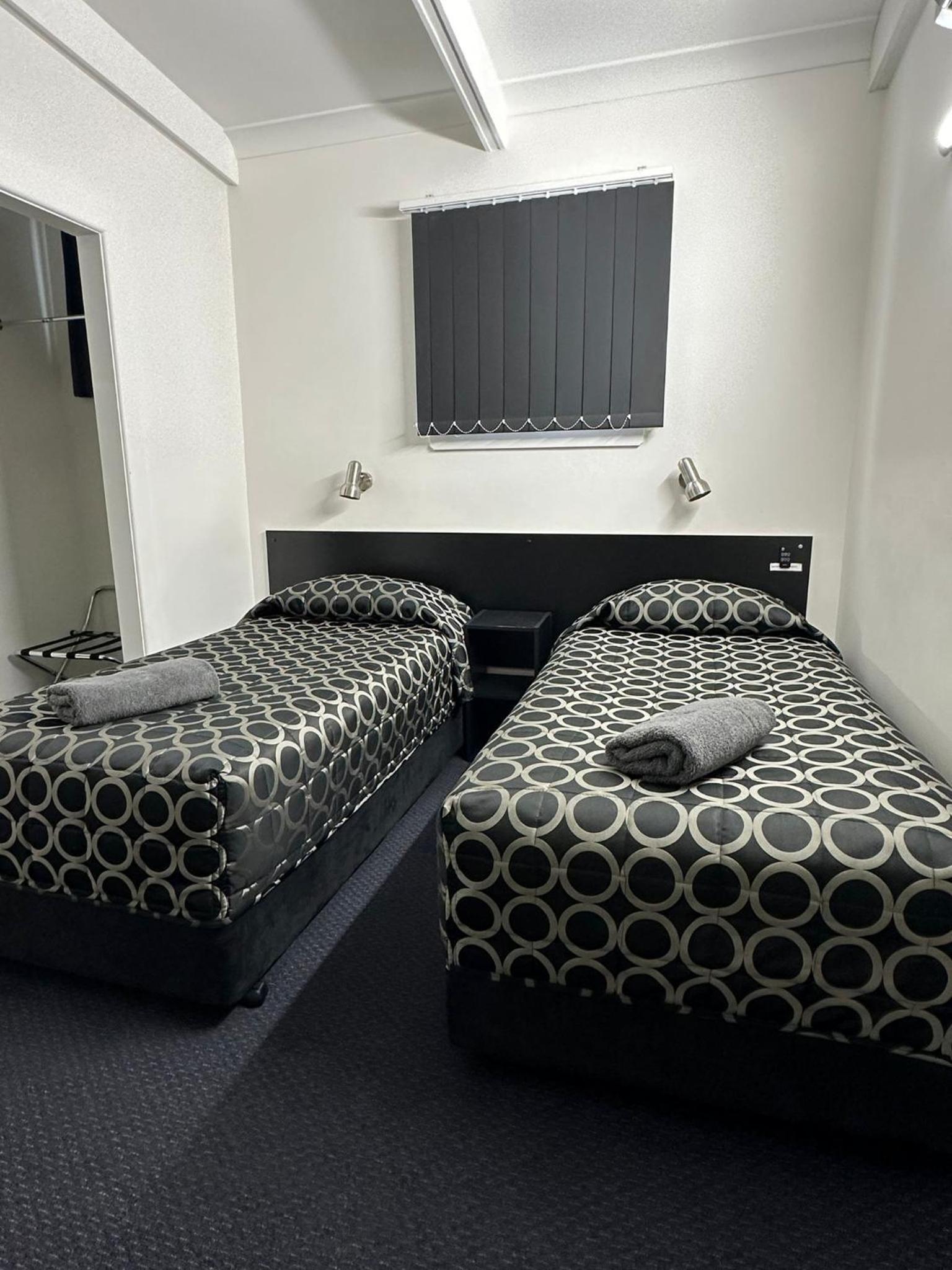 Twin Swans Motel