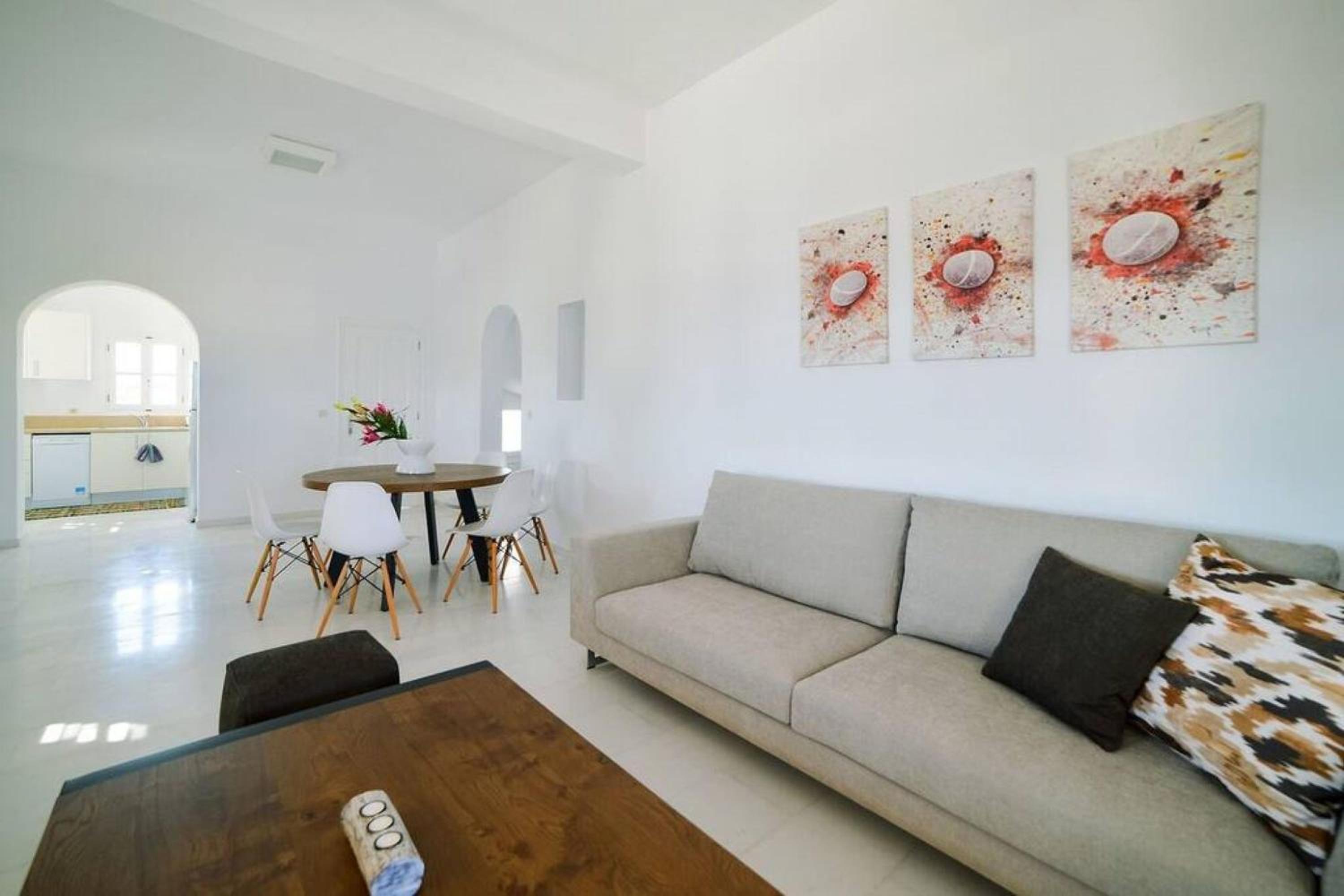 Coral Villa with 4 bedrooms in Paros view 5