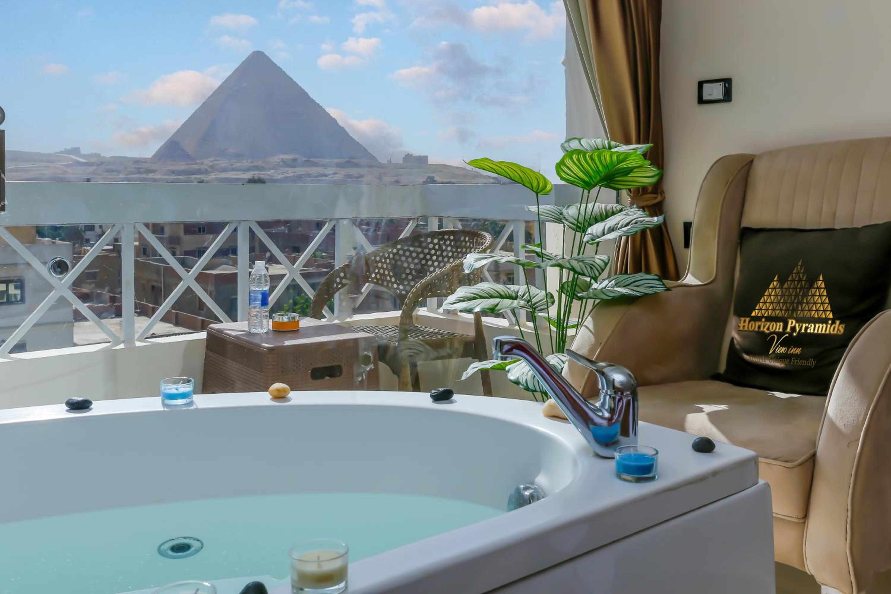 Horizon Pyramids View inn