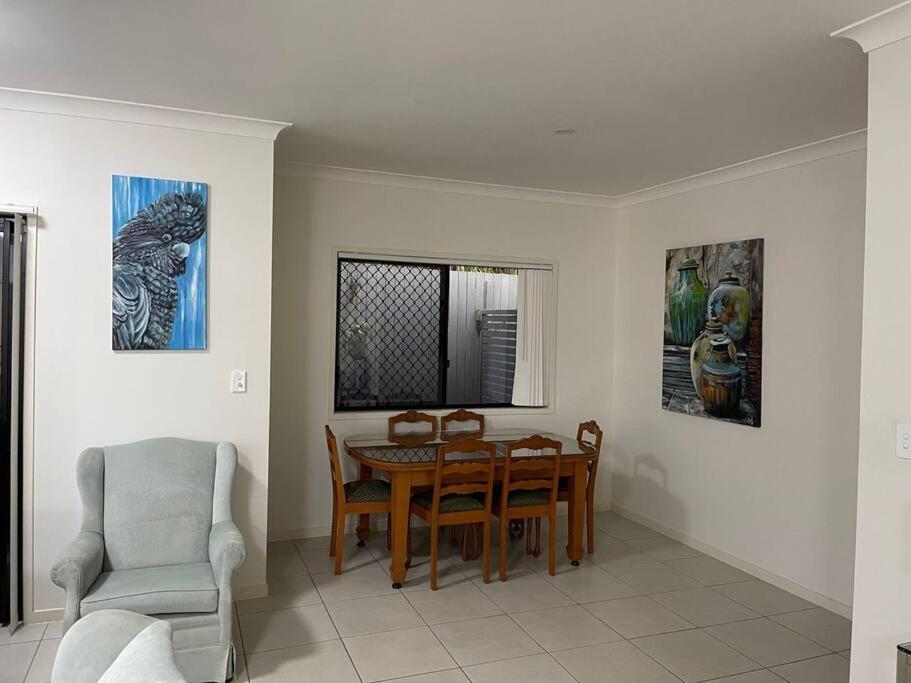 Georgina Townhouse