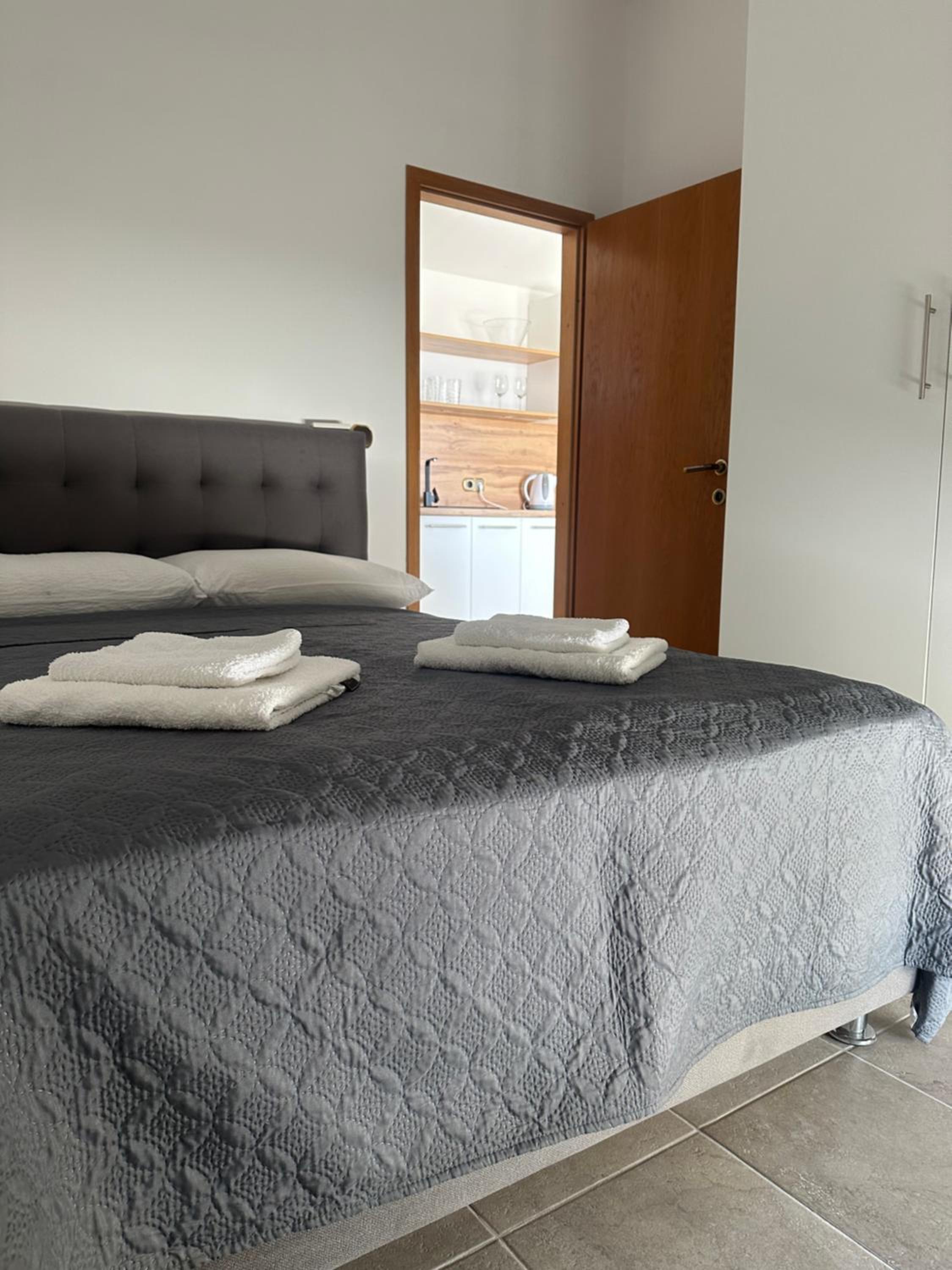 Apartments Jareb
