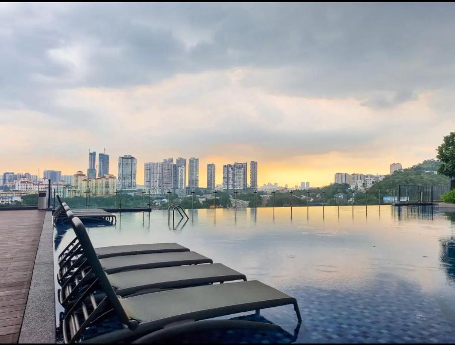 Premium 2BR -2-4pax- near Midvalley-Pavilion 2