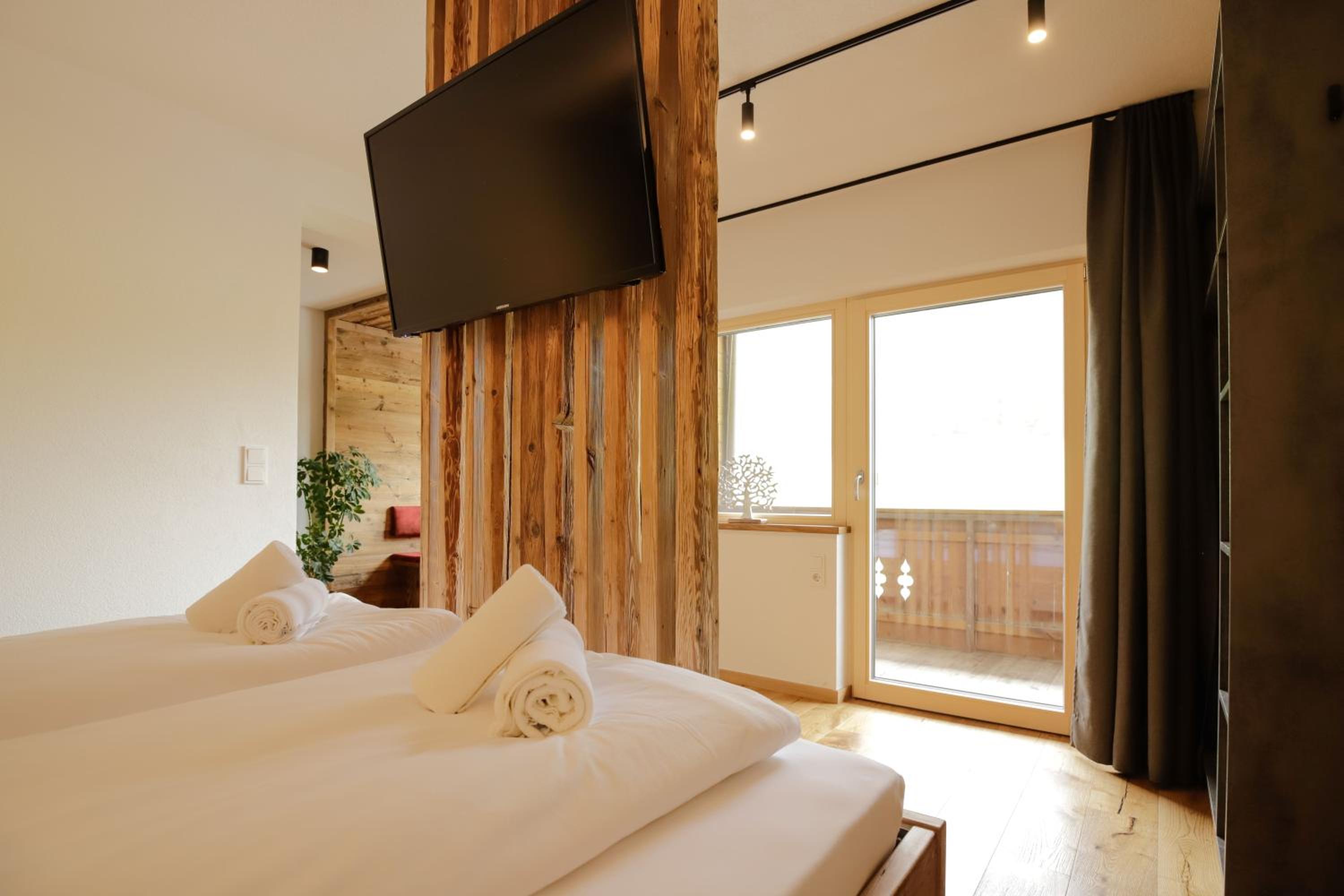 WOLF Apartments - Panorama Mountain Retreat in Tirol