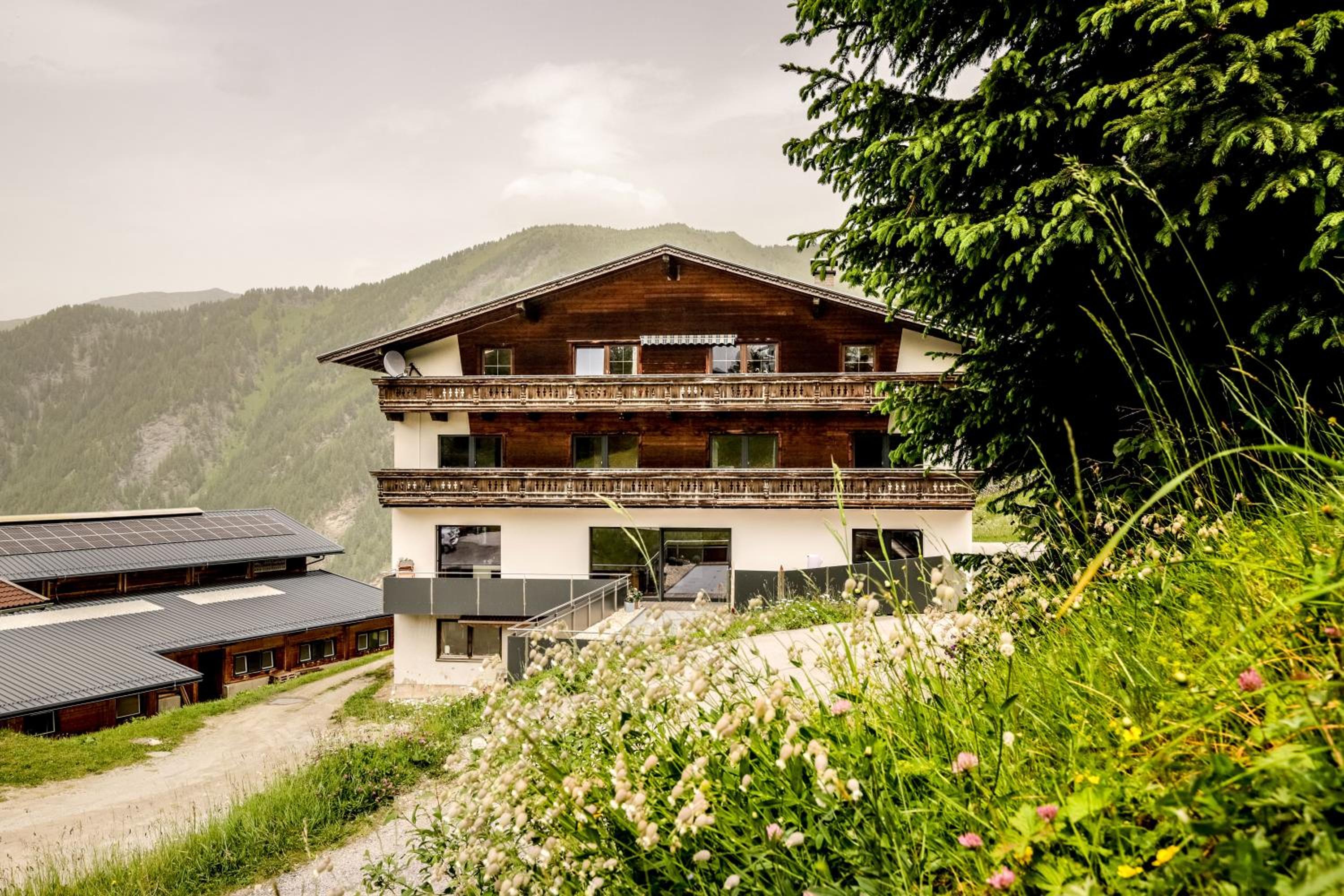 WOLF Apartments - Panorama Mountain Retreat in Tirol