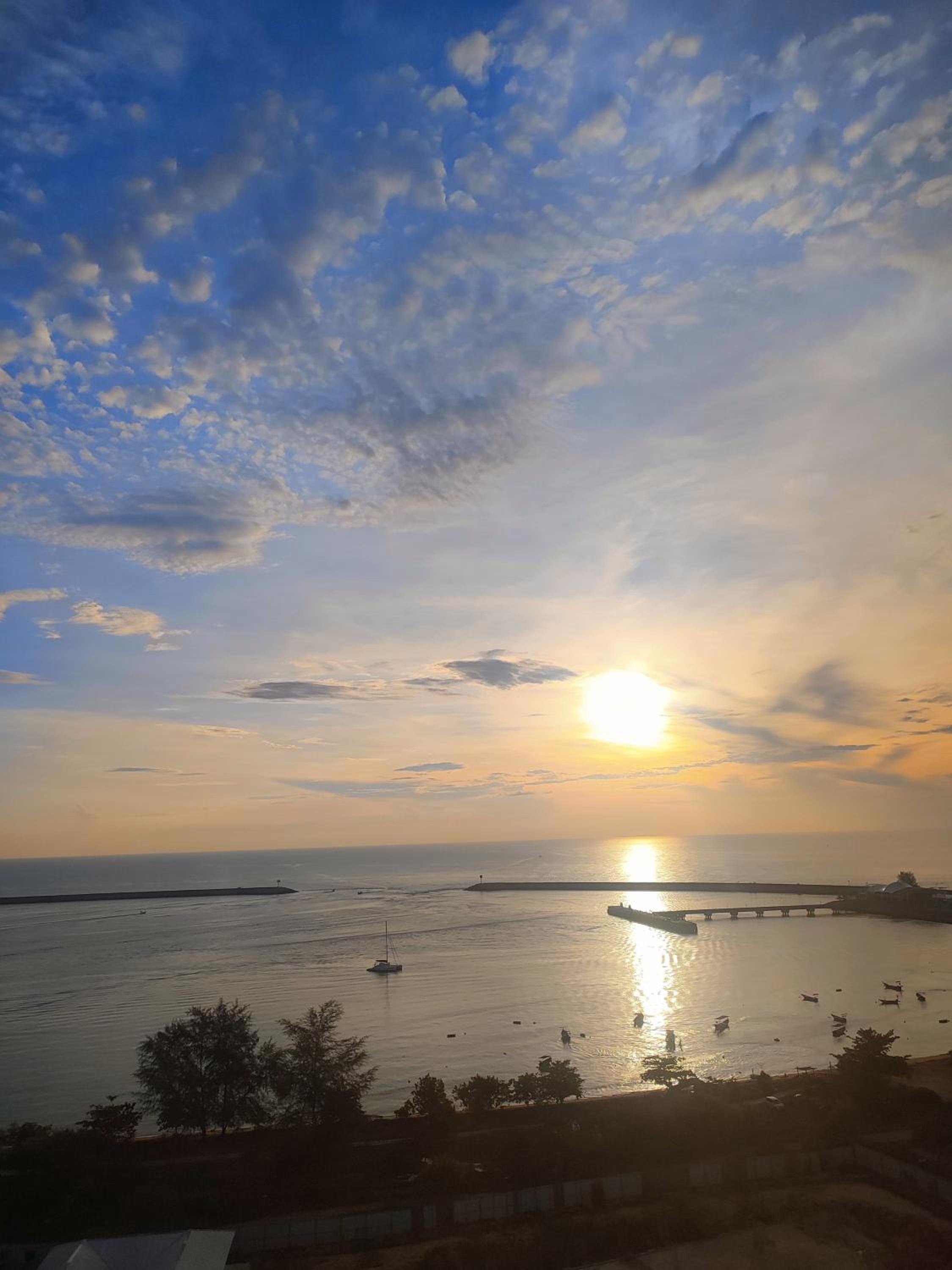 Khan's Seaview Homestay at Pangsapuri Ladang Tanjung - near KTCC & Drawbridge - view 5