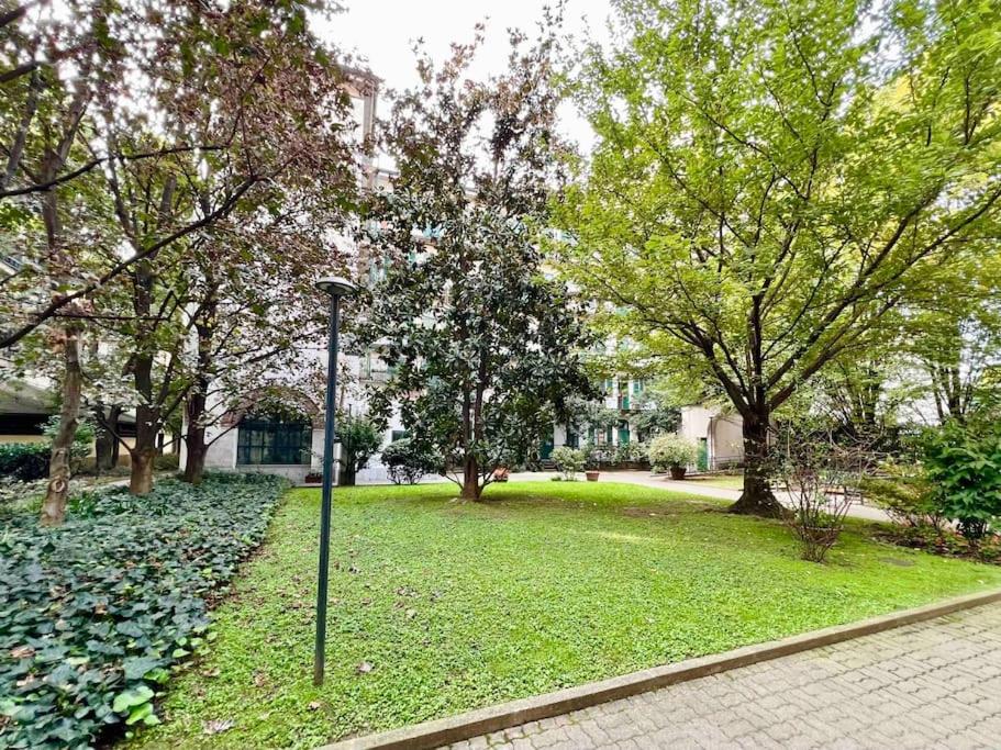 Garden view, free parking and checkout in the afternoon