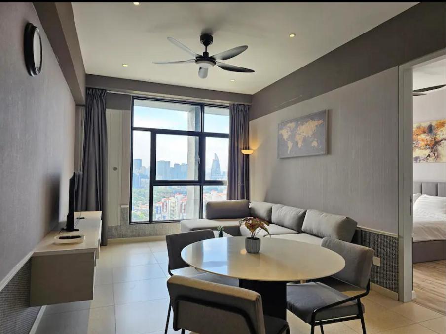 Premium 2BR -2-4pax- near Midvalley-Pavilion 2