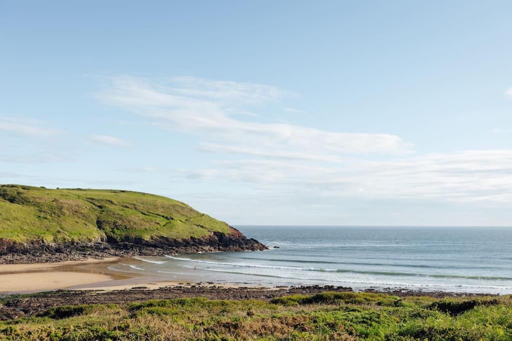 Manorbier Tenby spacious home near beach view 3