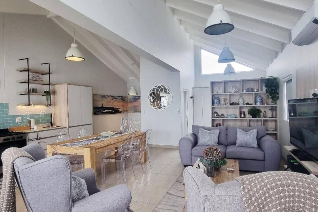 Shelley Point Estate Blue Avion Luxury Holiday Home Solar Powered