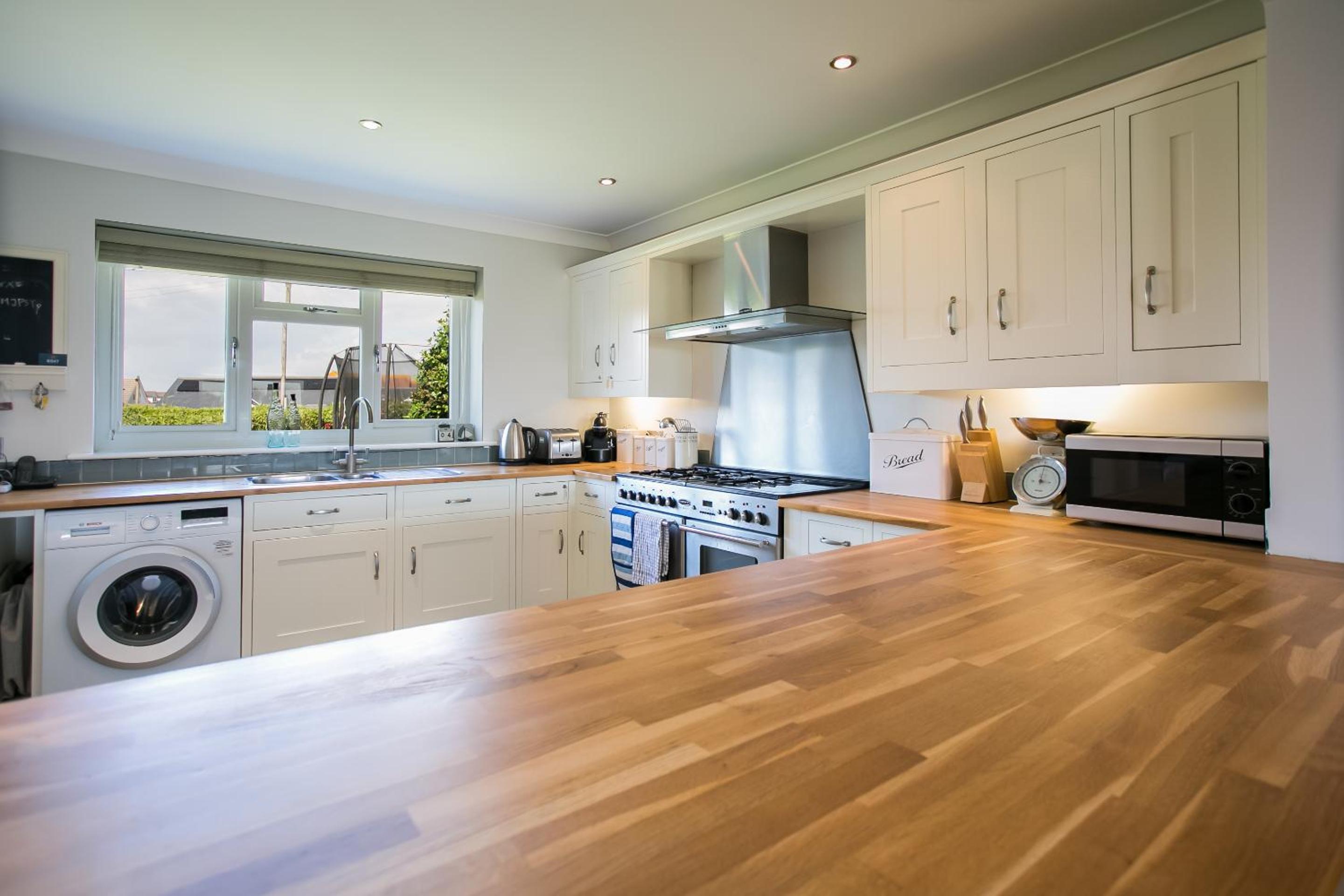 Sunshine - Beachfront home in Bracklesham Bay