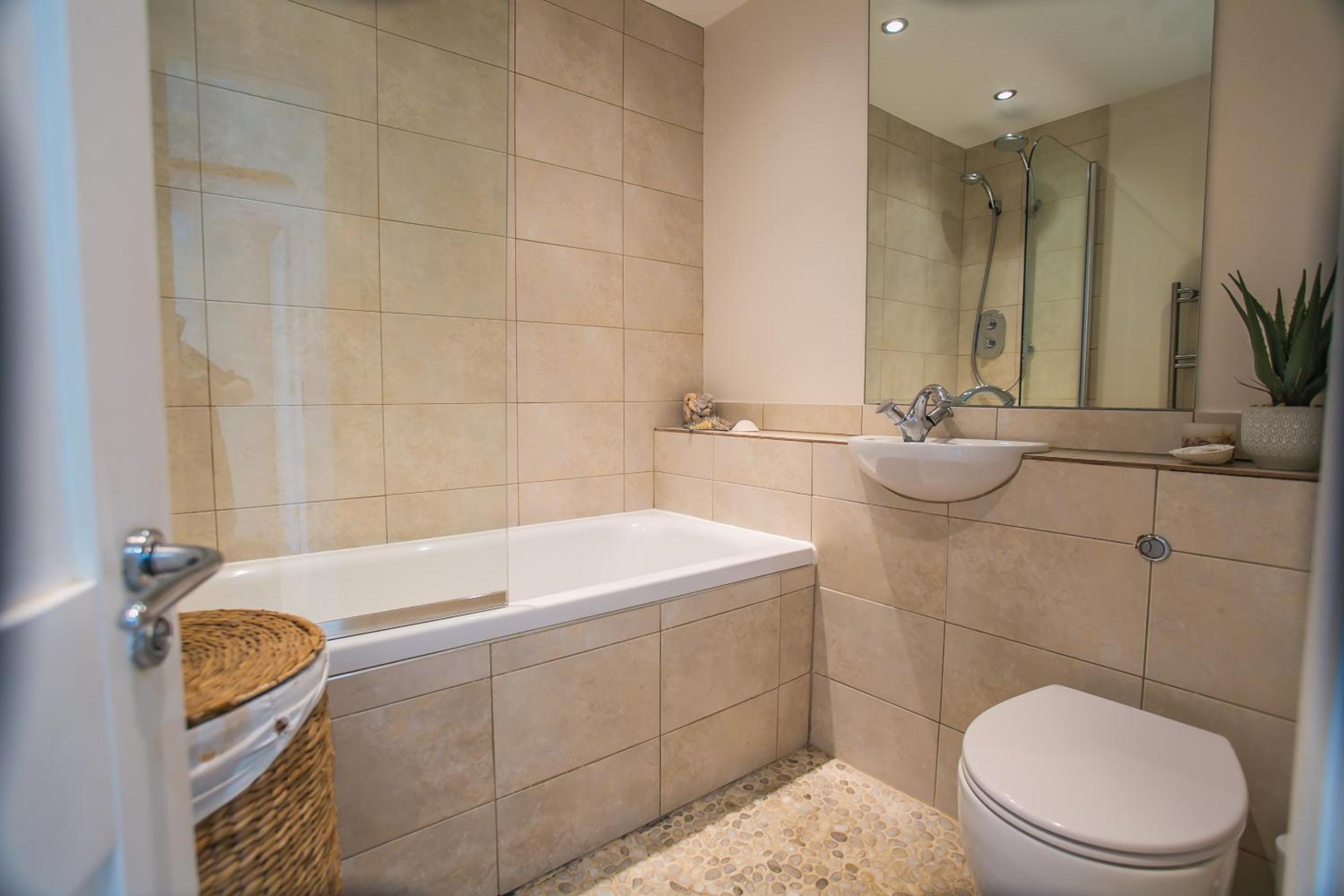 Sunshine - Beachfront home in Bracklesham Bay