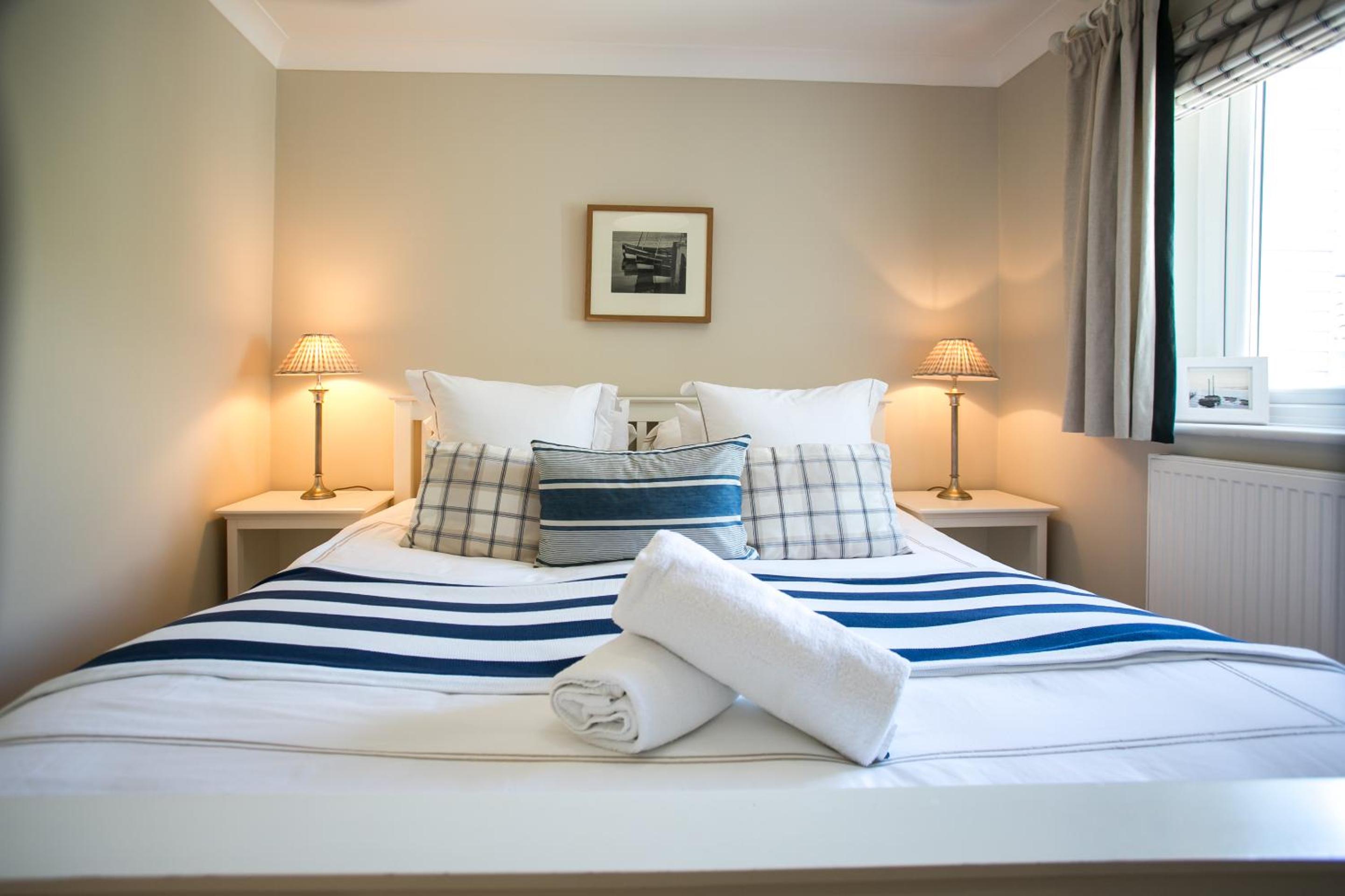 Sunshine - Beachfront home in Bracklesham Bay