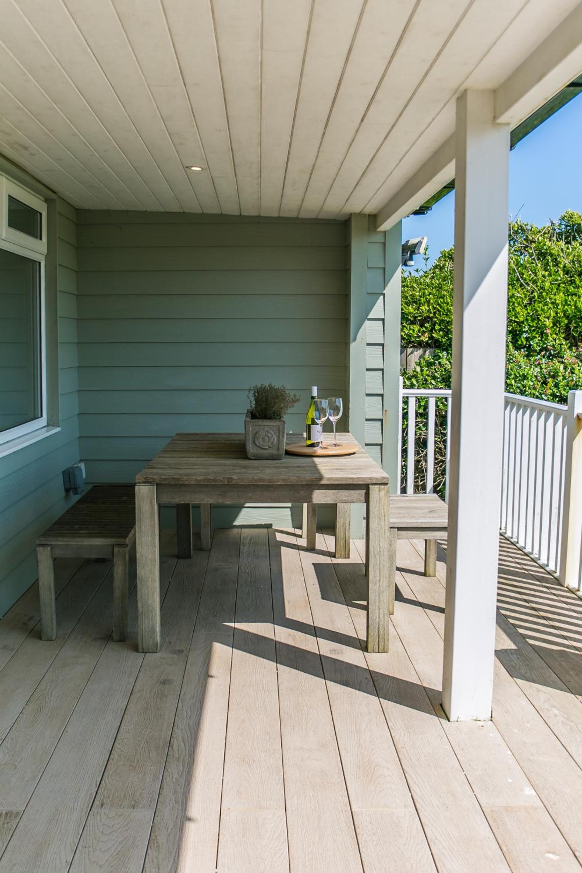 Sunshine - Beachfront home in Bracklesham Bay